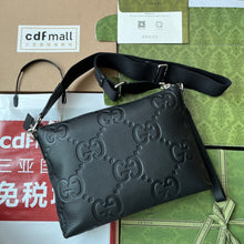 Load image into Gallery viewer, Gucci Jumbo GG Medium Messenger Bag