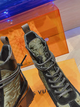 Load image into Gallery viewer, Louis Vuitton Laureate Platform Desert Boots
