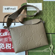 Load image into Gallery viewer, Gucci Jumbo GG Medium Messenger Bag