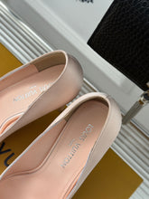 Load image into Gallery viewer, Louis Vuitton Pump