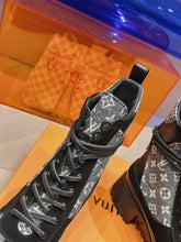 Load image into Gallery viewer, Louis Vuitton Laureate Platform Desert Boots