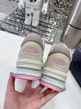 Load image into Gallery viewer, Gucci Run Sneakers