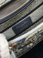 Load image into Gallery viewer, Christian Dior Medium Lady D Lite Bag