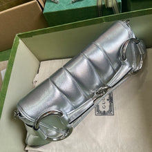 Load image into Gallery viewer, Gucci Horsebit Chain Medium Shoulder Bag