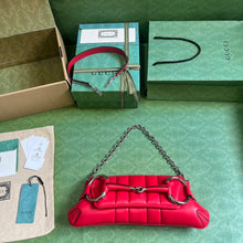Load image into Gallery viewer, Gucci Horsebit Chain Medium Shoulder Bag