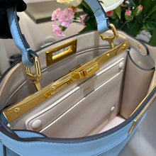 Load image into Gallery viewer, Fendi Peekaboo Medium iseeu Bag