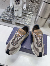 Load image into Gallery viewer, Gucci Run Sneakers