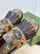 Load image into Gallery viewer, Gucci interlocking G Mid Heel Pump