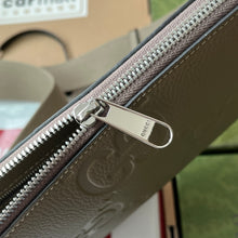 Load image into Gallery viewer, Gucci Jumbo GG Medium Messenger Bag