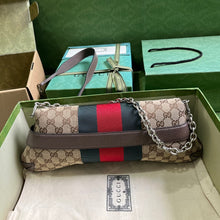 Load image into Gallery viewer, Gucci Horsebit Chain Medium Shoulder Bag