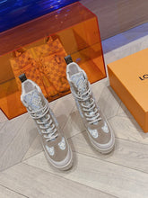 Load image into Gallery viewer, Louis Vuitton Laureate Platform Desert Boots