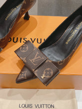 Load image into Gallery viewer, Louis Vuitton Blossom Pump