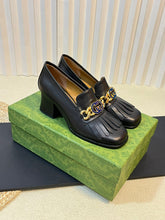 Load image into Gallery viewer, Gucci interlocking G Mid Heel Pump