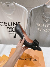Load image into Gallery viewer, Louis Vuitton Blossom Pump