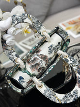 Load image into Gallery viewer, Christian Dior Medium Lady D Lite Bag