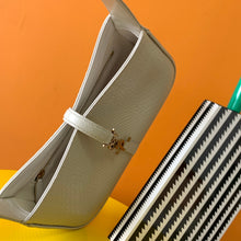 Load image into Gallery viewer, YSL Le 5 A 7 Hobo Bag