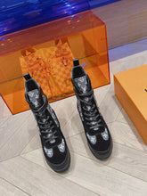 Load image into Gallery viewer, Louis Vuitton Laureate Platform Desert Boots