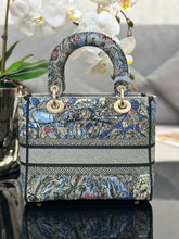 Load image into Gallery viewer, Christian Dior Medium Lady D Lite Bag
