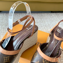 Load image into Gallery viewer, Louis Vuitton Helio's Wedge Sandals