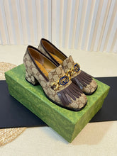 Load image into Gallery viewer, Gucci interlocking G Mid Heel Pump