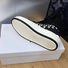 Load image into Gallery viewer, Christian Dior Walk'n Sneakers