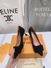 Load image into Gallery viewer, Louis Vuitton Blossom Pump