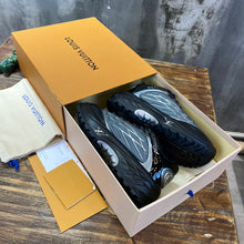 Load image into Gallery viewer, Louis Vuitton Discovery Lace Up Sneakers