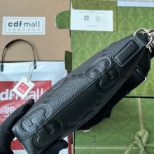 Load image into Gallery viewer, Gucci Jumbo GG Medium Messenger Bag