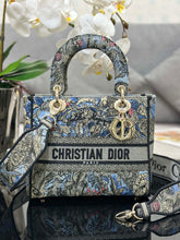 Load image into Gallery viewer, Christian Dior Medium Lady D Lite Bag