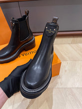 Load image into Gallery viewer, Louis Vuitton Beaubourg Ankle Boots