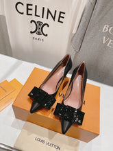 Load image into Gallery viewer, Louis Vuitton Blossom Pump