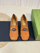 Load image into Gallery viewer, Gucci interlocking G Mid Heel Pump