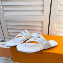 Load image into Gallery viewer, Louis Vuitton Shake Flat Thong Sandals