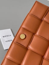 Load image into Gallery viewer, Bottega Veneta Chain Cassette Bag