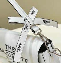 Load image into Gallery viewer, Fendi Baguette Bag