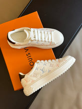 Load image into Gallery viewer, Louis Vuitton Time Out Sneakers