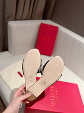 Load image into Gallery viewer, Valentino Slide Sandal