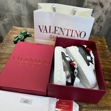 Load image into Gallery viewer, Valentino One Stud XL Trainer Sneakers