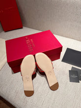 Load image into Gallery viewer, Valentino Slide Sandal