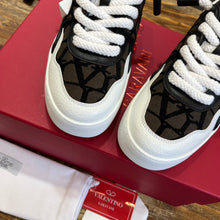 Load image into Gallery viewer, Valentino One Stud XL Trainer Sneakers