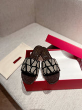 Load image into Gallery viewer, Valentino Slide Sandal