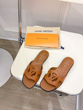 Load image into Gallery viewer, Louis Vuitton Isola Flat Mule
