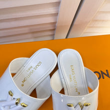 Load image into Gallery viewer, Louis Vuitton Shake Flat Thong Sandals