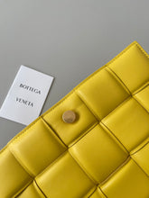 Load image into Gallery viewer, Bottega Veneta Chain Cassette Bag