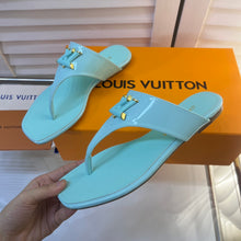 Load image into Gallery viewer, Louis Vuitton Shake Flat Thong Sandals