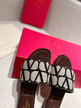 Load image into Gallery viewer, Valentino Slide Sandal