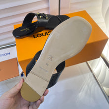 Load image into Gallery viewer, Louis Vuitton Shake Flat Thong Sandals