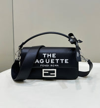 Load image into Gallery viewer, Fendi Baguette Bag