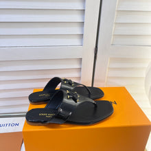 Load image into Gallery viewer, Louis Vuitton Shake Flat Thong Sandals