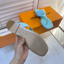 Load image into Gallery viewer, Louis Vuitton Shake Flat Thong Sandals